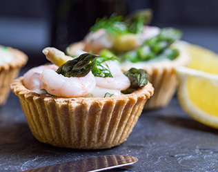 Tarteletter med rejer og asparges