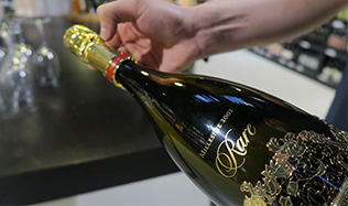 Sådan åbner du en flaske Champagne