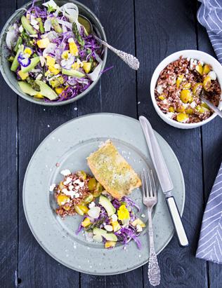 Grillet sprød pestolaks med mangosalat