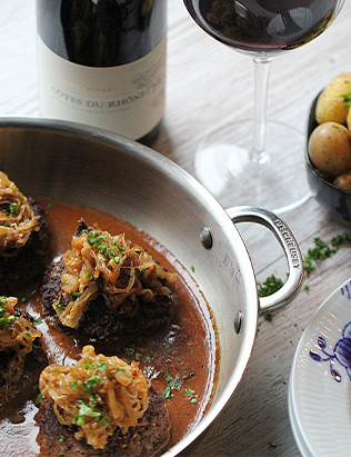 Hakkebøf med bløde løg