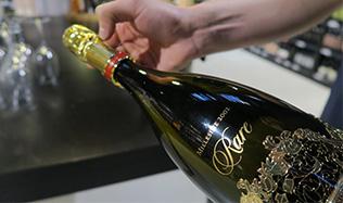 Sådan åbner du en flaske Champagne